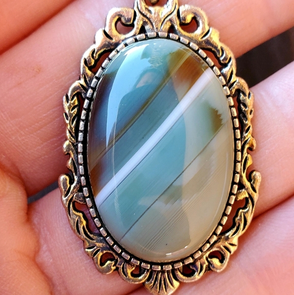 New Carved Copper Green Onyx Agate Oval Pendant. - Picture 10 of 10